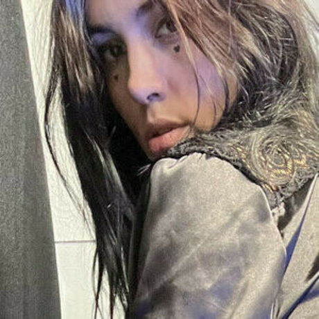 transgender-onlyfans Aktbilder Porträt