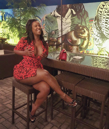 msdamn Oben ohne OnlyFans