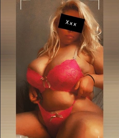 Susannah Elizabeth OnlyFans Nacktbilder