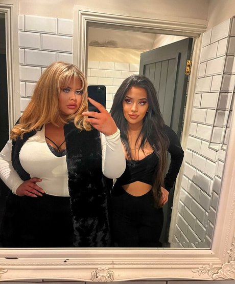 Susannah Elizabeth OnlyFans Brüste Bild