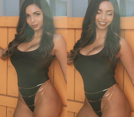 Tara Yazdi OnlyFans Striptease