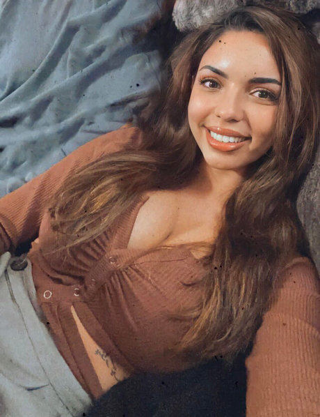 Tara Yazdi OnlyFans nackt