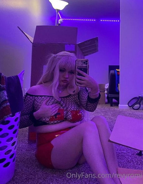 revyromi Nacktbilder von OnlyFans