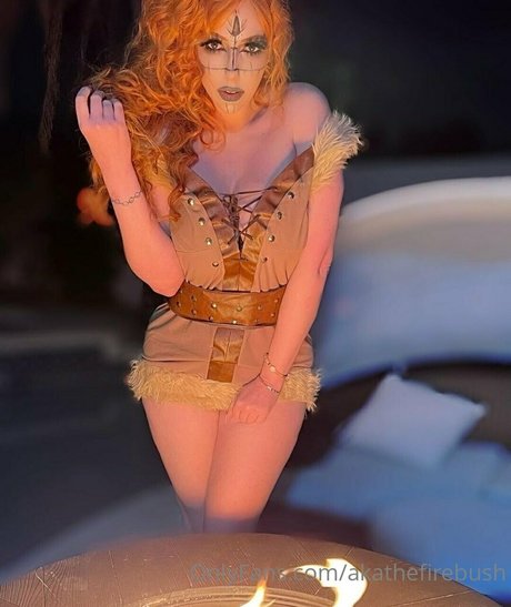 akathefirebush Nacktbilder OnlyFans Leaks