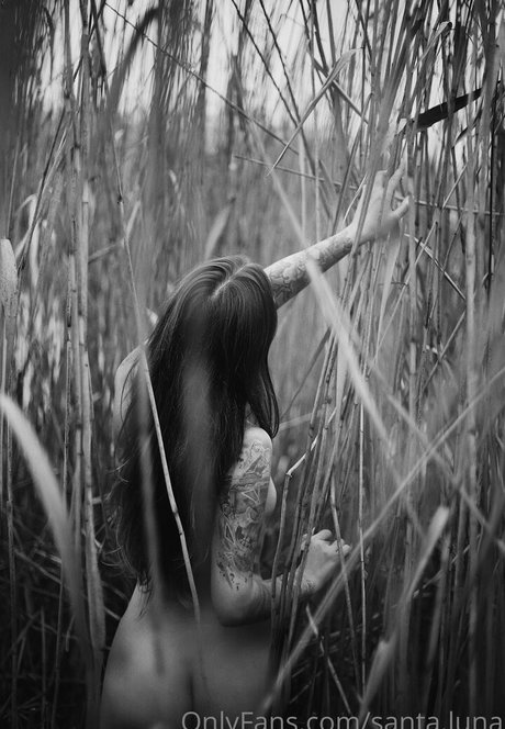 santa luna OnlyFans schlank