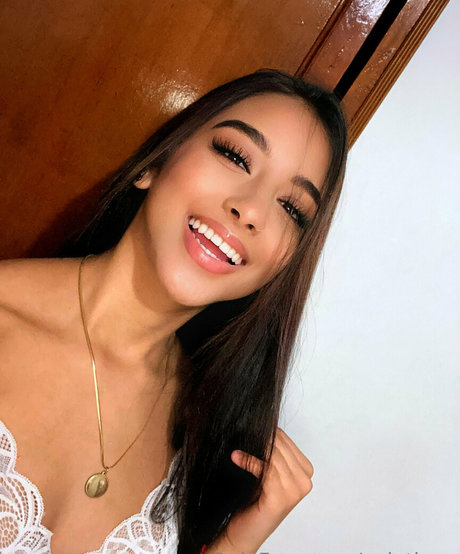 valatinax Gratis OnlyFans