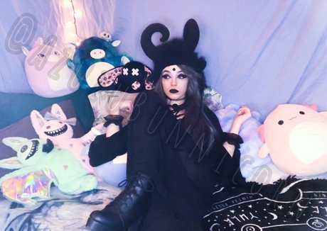 azuzubunnicorn OnlyFans-Model