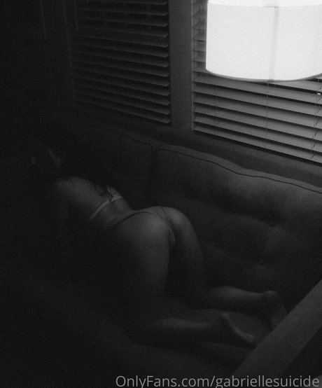 gabriellesuicide NurlyFans-Pornos