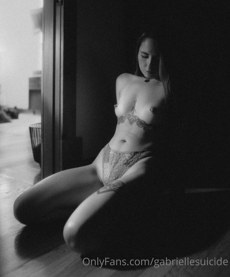 gabriellesuicide OnlyFans Striptease