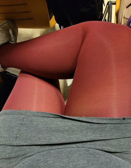 momegh OnlyFans Model Bilder