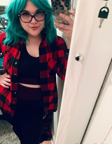 serenitaboo OnlyFans Strip