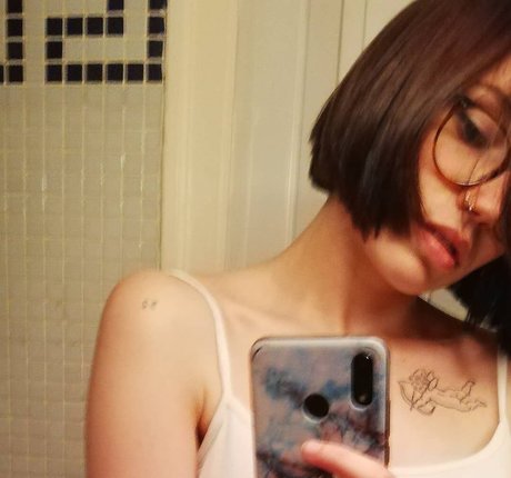 vxlqymia Leaked OnlyFans Bilder