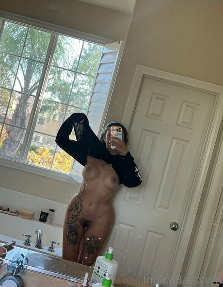 Indicabae OnlyFans-Inhalte