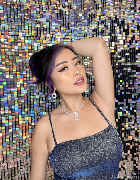 kaliauniverse OnlyFans Model Bilder