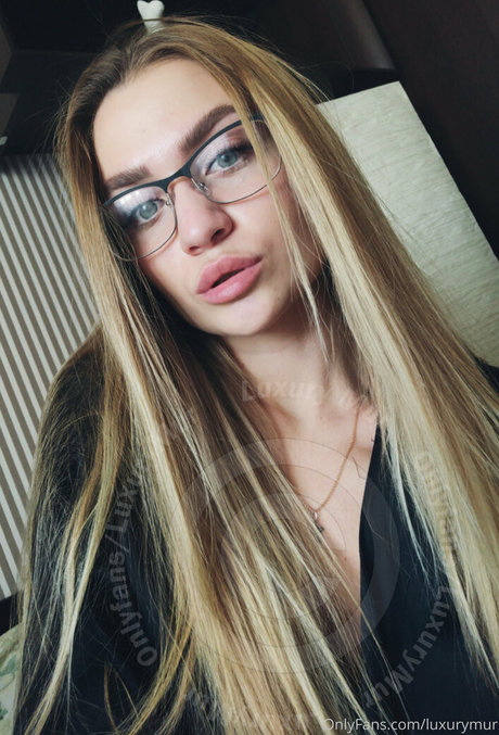 luxurymur OnlyFans Striptease