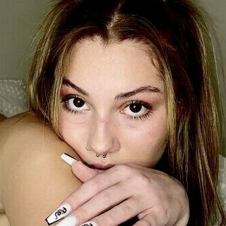 fayofficial OnlyFans explizite Inhalte