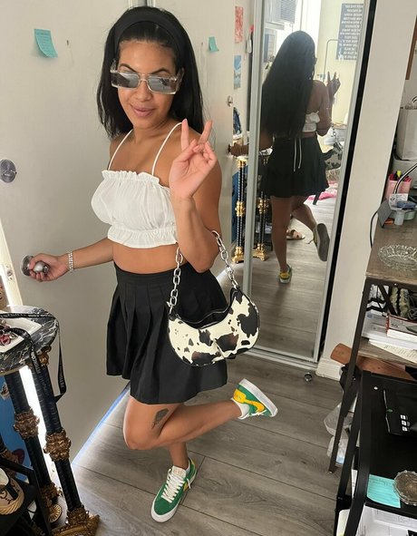 thereal mayafarrell OnlyFans-Archiv