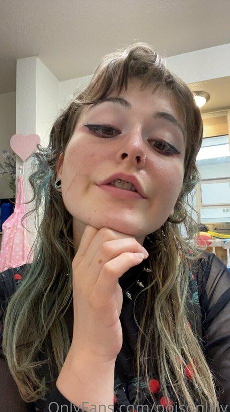 poisonlilly OnlyFans-Leak