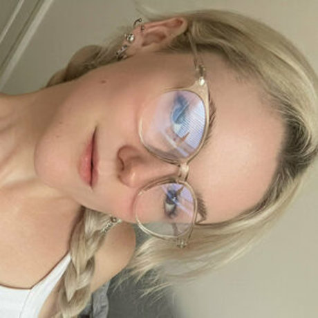 Innocent Isabelle OnlyFans Pornografie