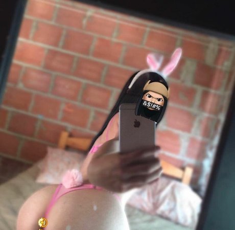 soy danni18 OnlyFans Striptease