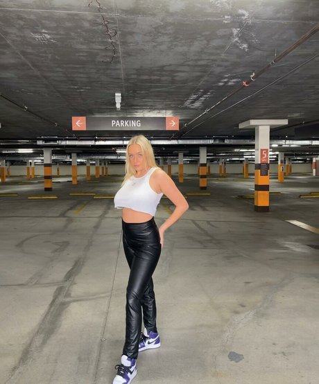 Holly Youpa OnlyFans Strip