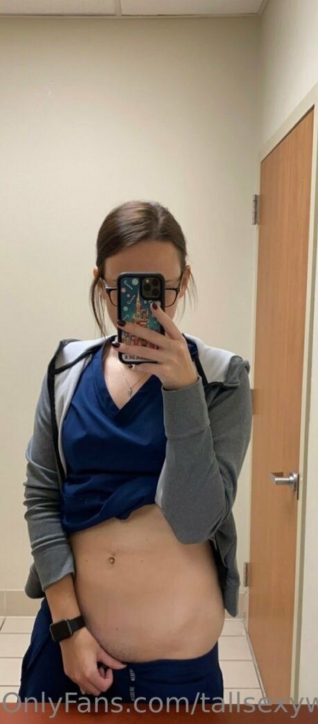 tallsexywife OnlyFans Nacktbilder