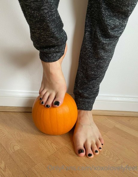 xoxolovelyfeet Leaks von OnlyFans