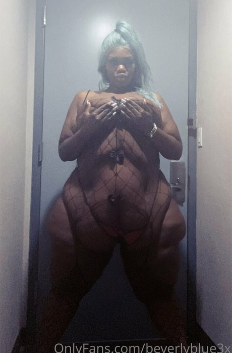 beverlyblue3x OnlyFans Model Bilder