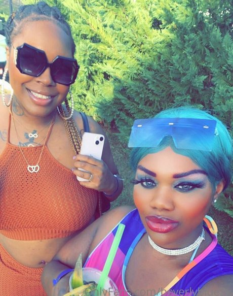 beverlyblue3x Oben ohne OnlyFans