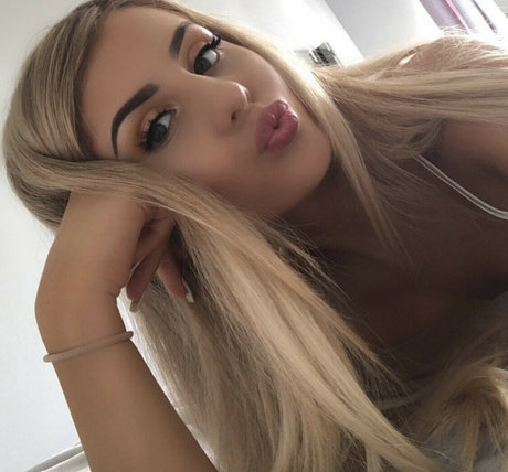 Jessica chalkley OnlyFans Model Bilder