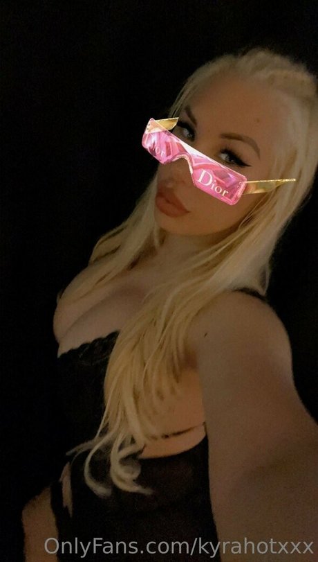 Kyra Hot OnlyFans Nackt