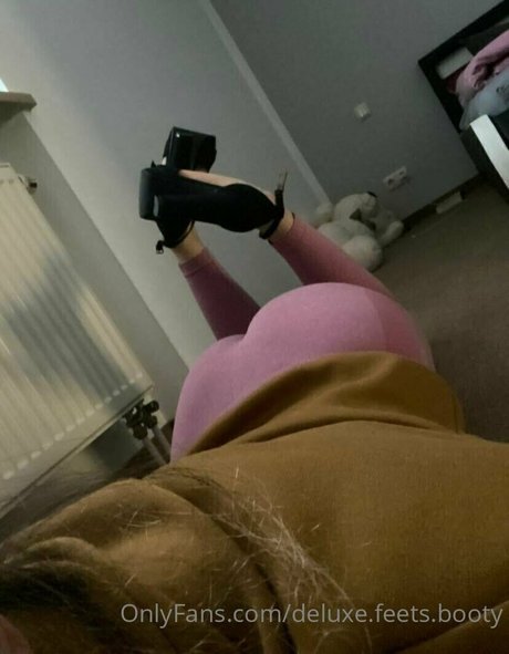 deluxe feets booty Nacktbilder von OnlyFans geleakt