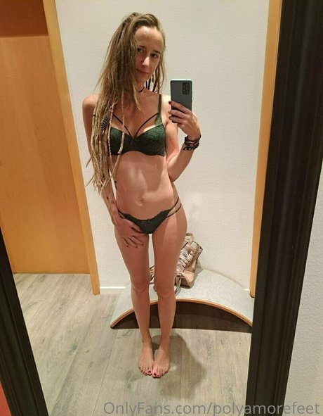 polyamorefeet OnlyFans