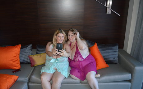 sapphiresboobs OnlyFans explizite Inhalte