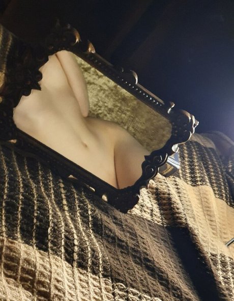 Isobel s Adventures Nackt