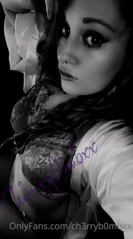 ch3rryb0mbxx OnlyFans Pornografie