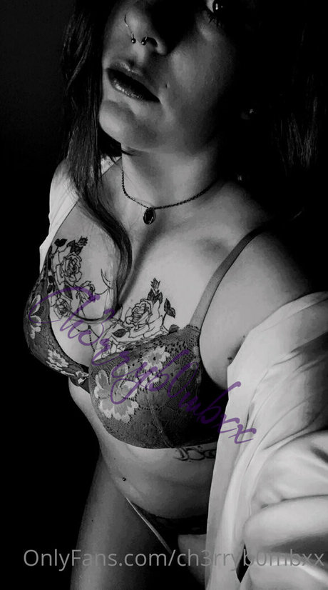 ch3rryb0mbxx Nacktbilder OnlyFans Leak