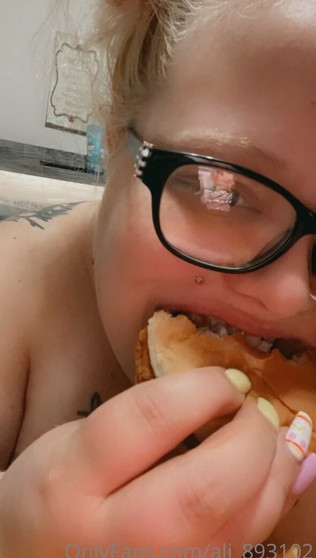 ali 893102 Nacktbilder von OnlyFans