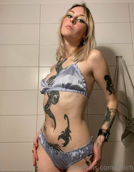 tinich Nacktbilder von OnlyFans