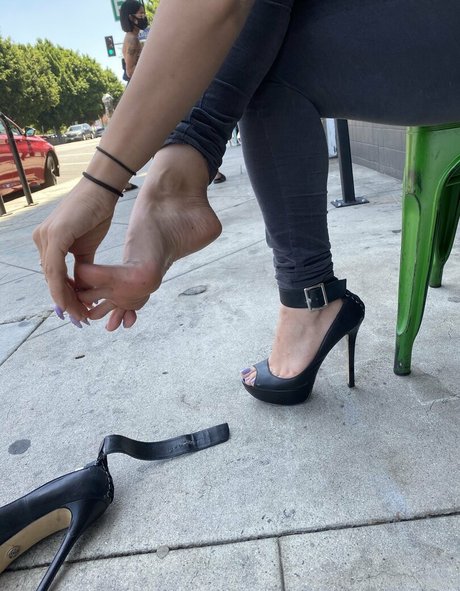 Serving Gaia OnlyFans Archiv