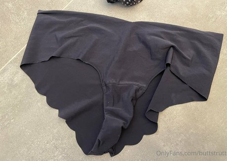 buttstrutt Nacktbilder von OnlyFans
