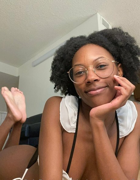 blackandyellownsfw OnlyFans Lesbisch