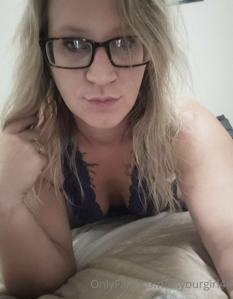 itsyourgirl44 OnlyFans Striptease