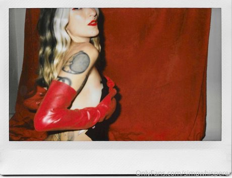simpwhisperer OnlyFans-Bilder