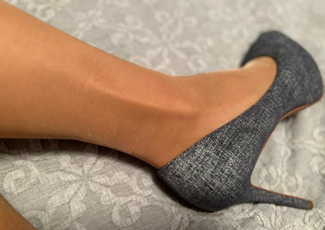 nylon executive OnlyFans Nacktbilder