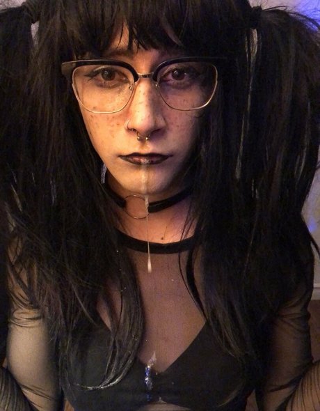 tinysexilexi666 OnlyFans schlank