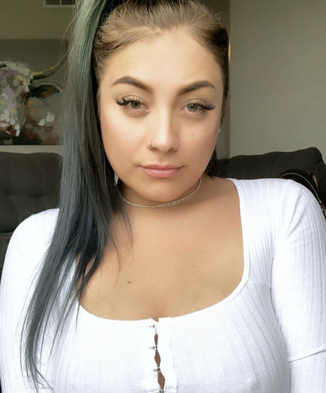 baddybinafree OnlyFans Model Fotos