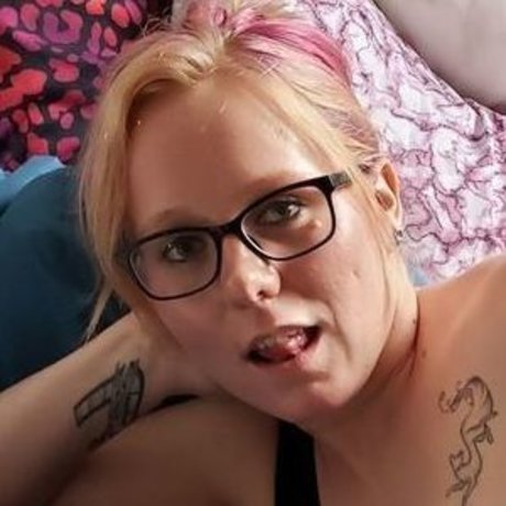 Redhead raven OnlyFans Lesbisch