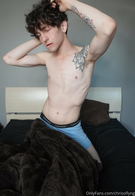 chrisoflyng Leak von OnlyFans Pornografie