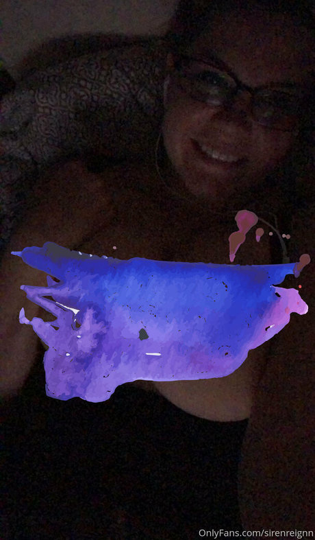 schwarzhaarige milf onlyfans sexy nackt Bilder